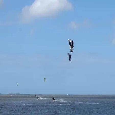 Bungalow, Dom wakacyjny